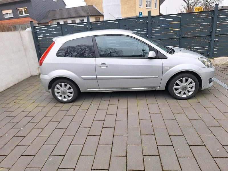 Gebraucht Ford Fiesta ST-Line 69 PS (50 kW) 2008 Silber Kleinwagen