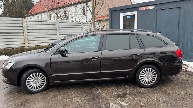 Gebraucht Skoda Superb 125 PS (91 kW) 2014 Braun Kombi