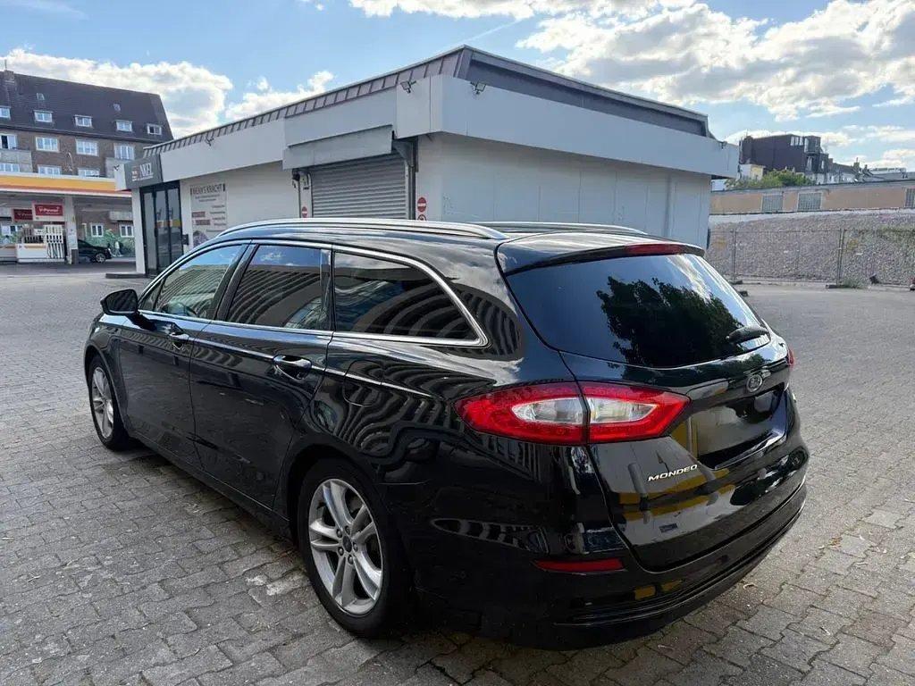 Gebraucht Ford Mondeo Titanium 160 PS (117 kW) 2015 Schwarz Limousine