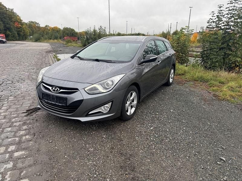 Grau Gebraucht 2014 Hyundai i40 Kombi | 4.999 € (Guter Preis) - Bild 1/4