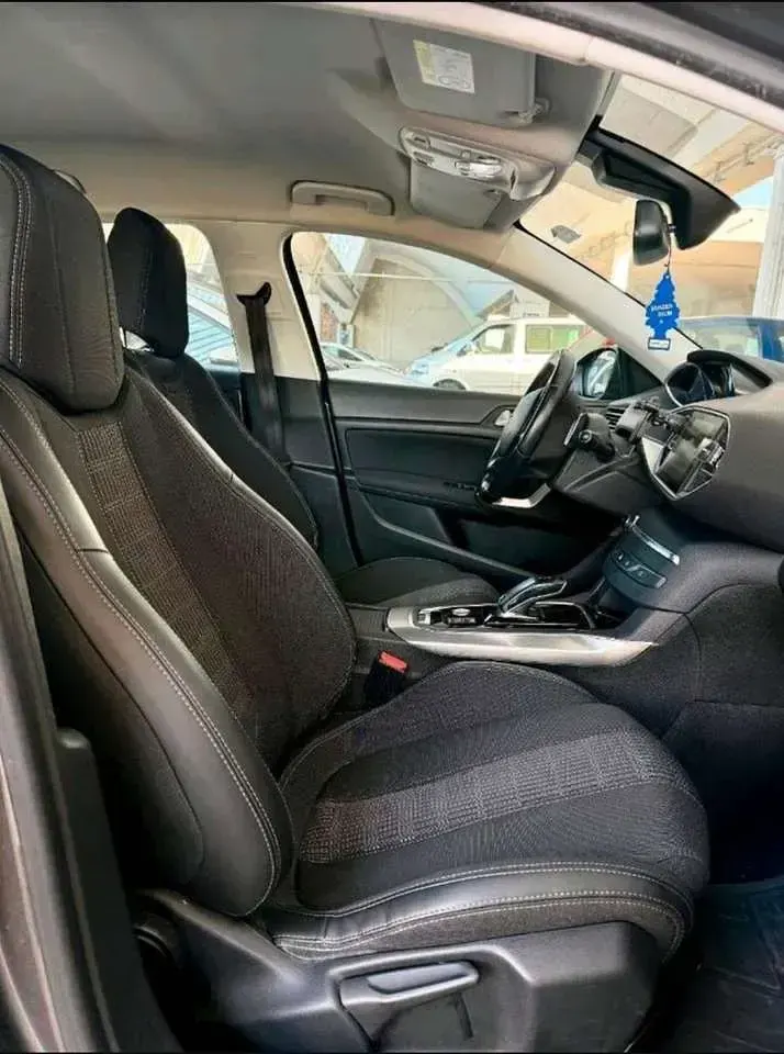 Gebraucht Peugeot 308 SW Allure 131 PS (96 kW) 2018 Grau Kombi