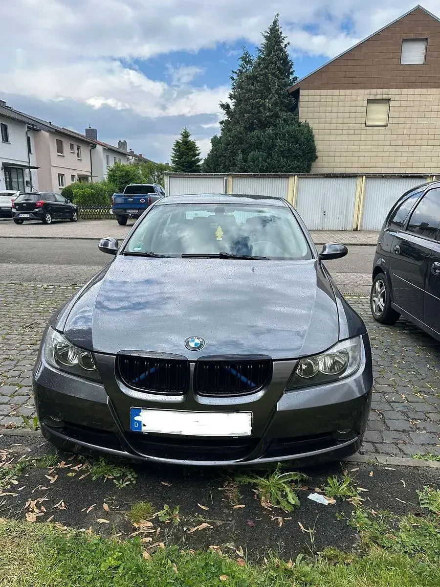 Gebraucht BMW 318 129 PS (94 kW) 2007 Grau Limousine