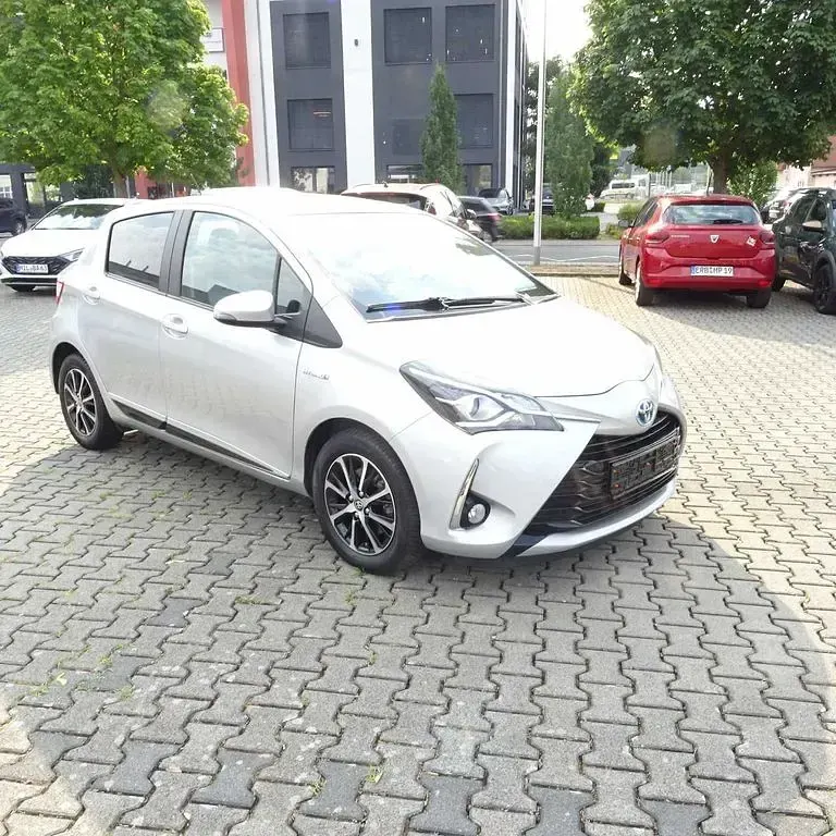 Gebraucht Toyota Yaris Lounge 100 PS (73 kW) 2018 Silber Limousine