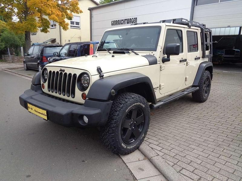 Beige Gebraucht 2011 Jeep Wrangler Unlimited Sahara SUV | 17.900 € (Superpreis) - Bild 1/4