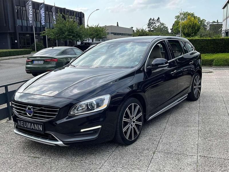 Black sapphire Gebraucht 2013 Volvo V60 Momentum Kombi | 7.998 € (Guter Preis) - Bild 1/4
