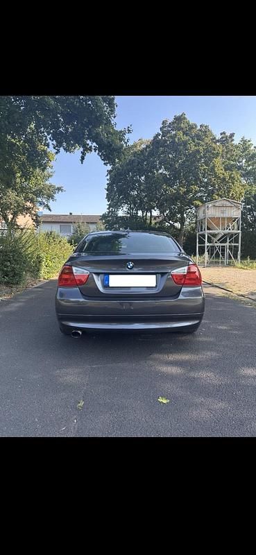 Gebraucht BMW 320 150 PS (110 kW) 2005 Grau Limousine