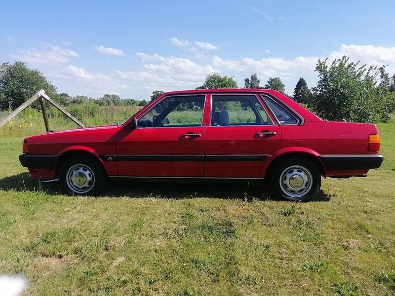 Second-hand Audi 80 75 CP (55 kW) 1984 Roșu Berlinǎ
