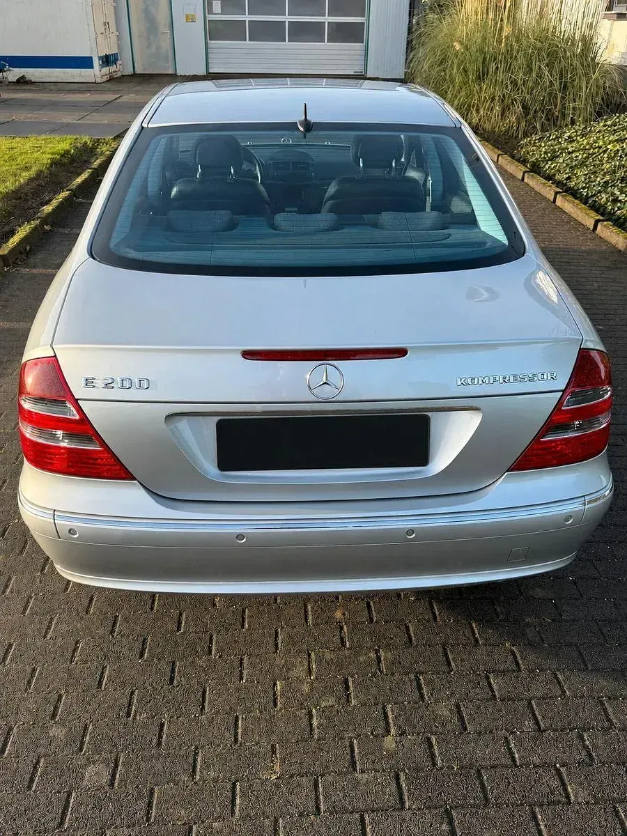 Gebraucht Mercedes E200 Avantgarde 163 PS (119 kW) 2005 Silber Limousine