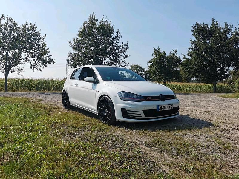 Weiß Gebraucht 2014 VW Golf VII GTI Limousine | 12.499 € (Fairer Preis) - Bild 1/4