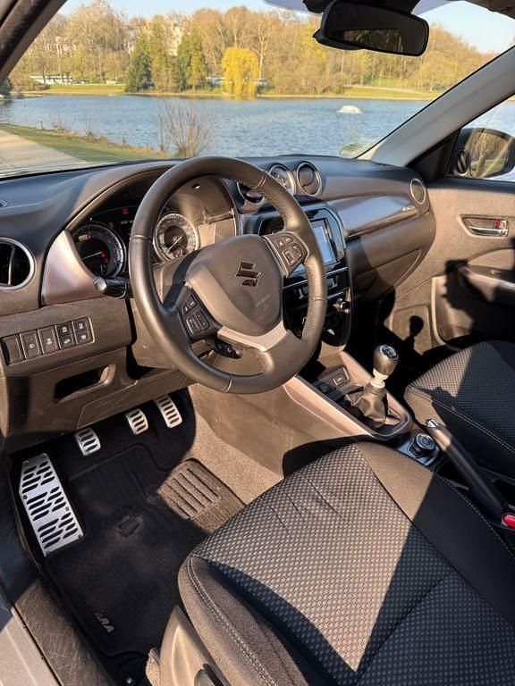 Gebraucht Suzuki Vitara 129 PS (94 kW) 2023 Grau SUV