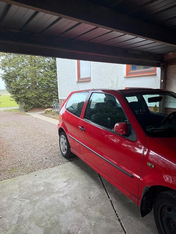 Używany VW Polo 60 KM (44 kW) 1997 Czerwony Hatchback