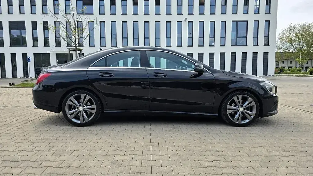 Gebraucht Mercedes CLA200 Urban 156 PS (114 kW) 2015 Schwarz Coupé