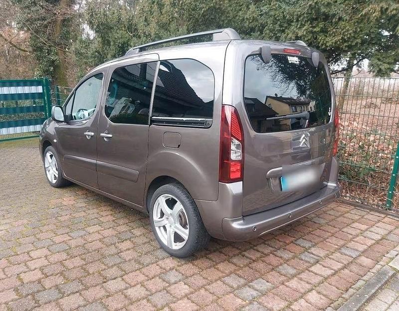 Gebraucht Citroën Berlingo SELECTION 120 PS (88 kW) 2015 Braun Van / Kleinbus