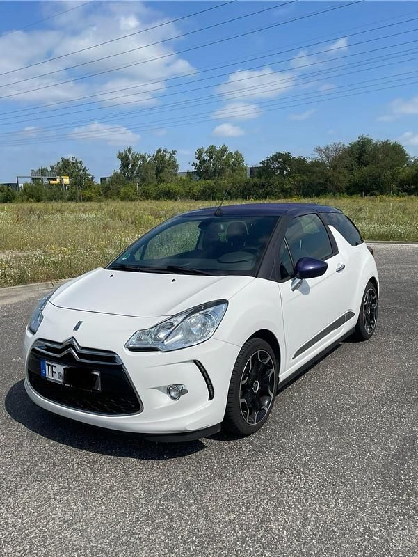 Weiß Gebraucht 2013 Citroën DS3 Cabriolet Cabrio | 4.500 € (Fairer Preis) - Bild 1/4