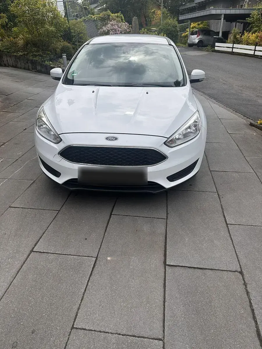 Usado Ford Focus 101 CV (74 kW) 2018 Blanco Familiar