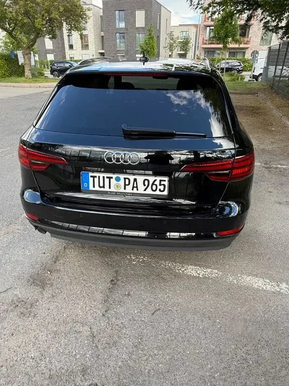 Używany Audi A4 150 KM (110 kW) 2017 Czarny Sedan/Limuzyna
