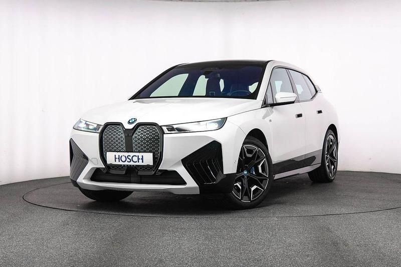 Weiß Gebraucht 2023 BMW iX Sport Line SUV | 73.490 € (Fairer Preis) - Bild 1/4