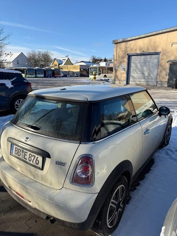 Weiß Gebraucht 2010 Mini ONE Kleinwagen | 4.150 € (Fairer Preis) - Bild 1/4