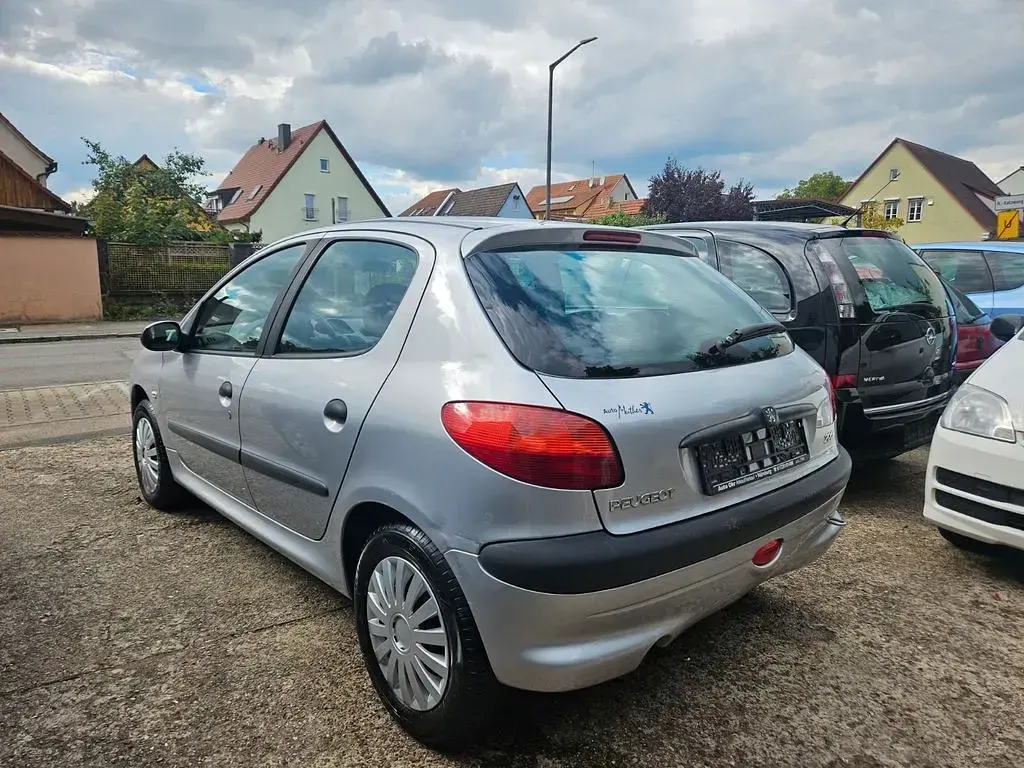 Gebraucht Peugeot 206 Premium 109 PS (80 kW) 2001 Silber Limousine