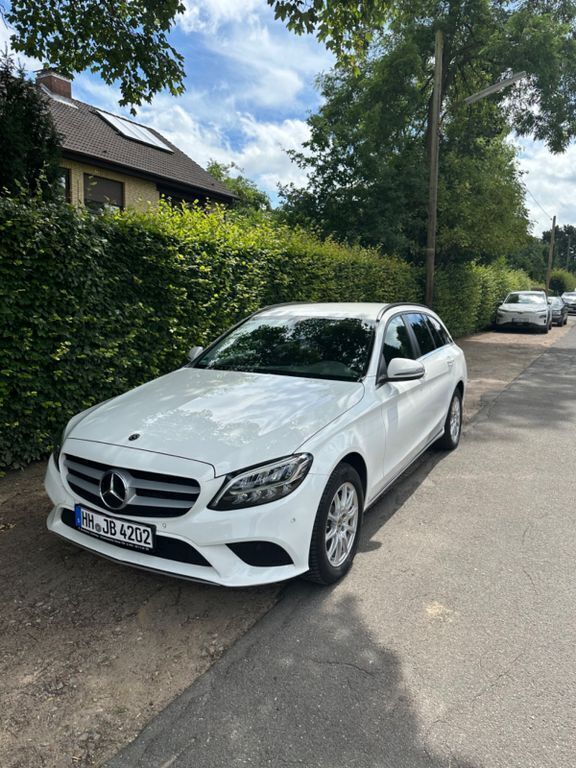 Weiß Gebraucht 2019 Mercedes C180 Kombi | 13.799 € - Bild 1/4