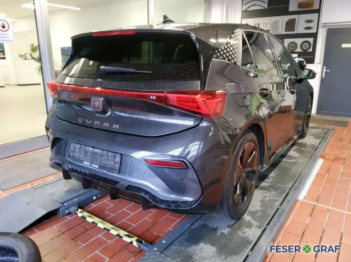 Usata Cupra Born 169 kW (231 CV) 2024 Grigio Utilitaria