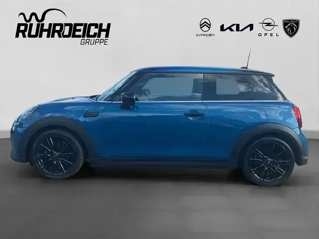 Używany Mini Cooper Classic 136 KM (100 kW) 2021 Niebieski Hatchback