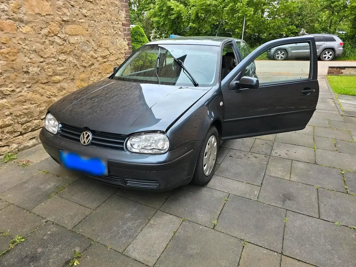 Gebraucht VW Golf IV 100 PS (73 kW) 2000 Grau Kleinwagen