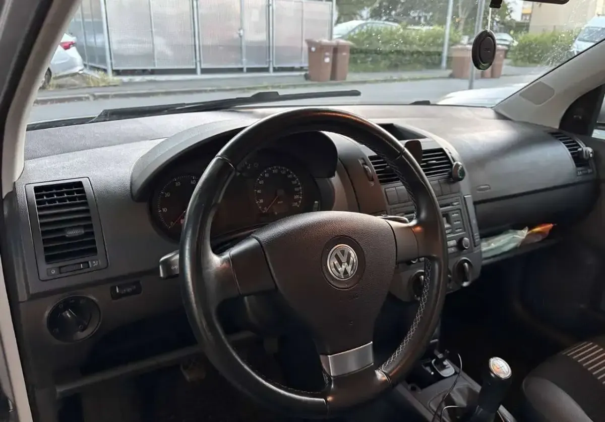 Gebraucht VW Polo Comfortline 80 PS (58 kW) 2009 Grau Kleinwagen