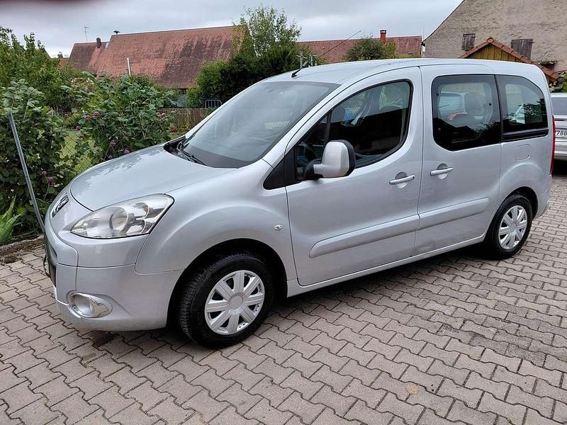 Silbermet Gebraucht 2011 Peugeot Partner Tepee Tendance Van / Kleinbus | 5.300 € (Fairer Preis) - Bild 1/4
