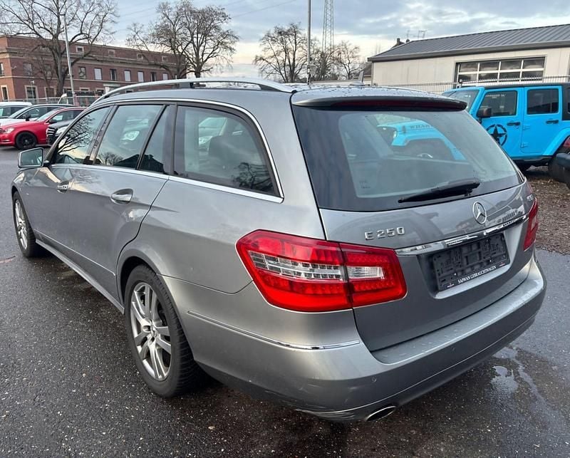 Gebraucht Mercedes E250 Avantgarde 204 PS (150 kW) 2010 Silber Kombi