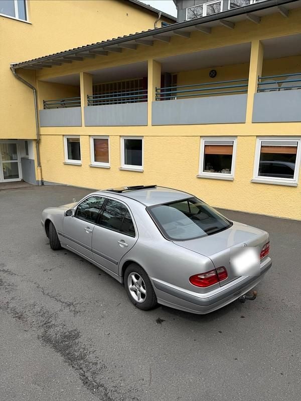 Gebraucht Mercedes E200 163 PS (119 kW) 2001 Silber Limousine