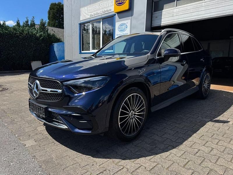 Blau Gebraucht 2023 Mercedes GLC220 AMG SUV | 53.999 € (Fairer Preis) - Bild 1/4