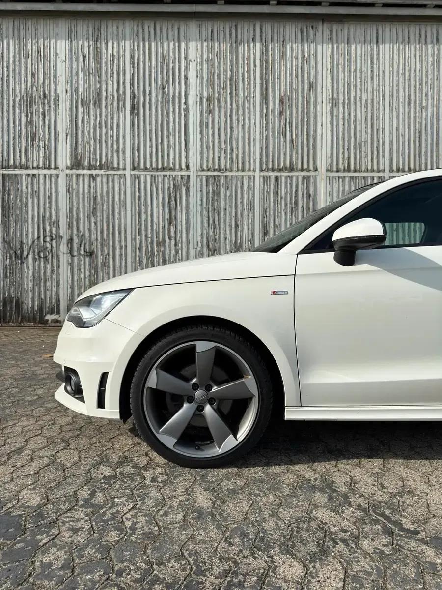 Gebraucht Audi A1 Exclusive 185 PS (136 kW) 2011 Weiß Kleinwagen
