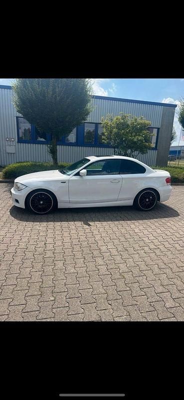 Weiß Gebraucht 2011 BMW 118 Coupé M Sport Coupé | 8.500 € (Fairer Preis) - Bild 1/4