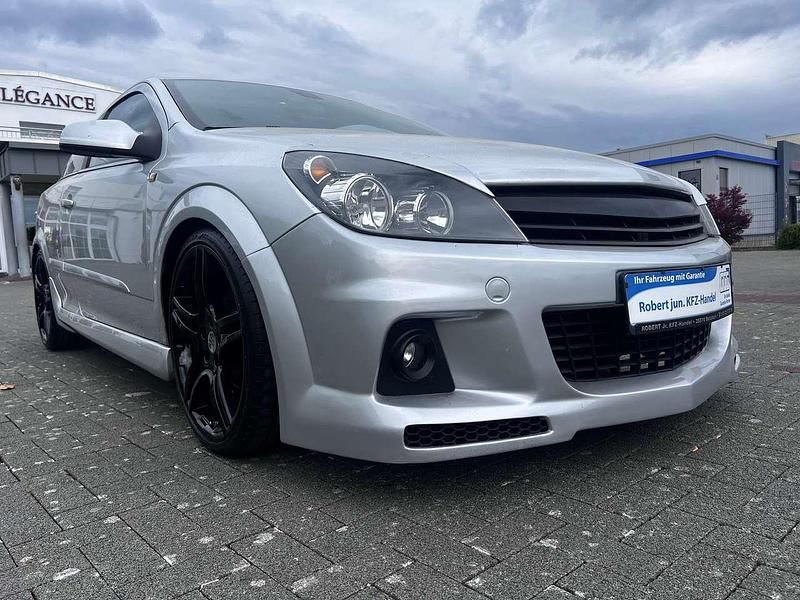 Silber Gebraucht 2005 Opel Astra GTC Cosmo Coupé | 5.500 € (Etwas zu teuer) - Bild 1/4