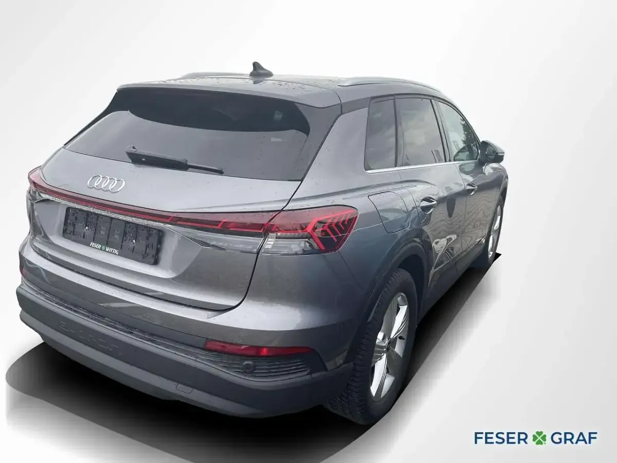 Gebraucht Audi Q4 e-tron Basis 125 kW (170 PS) 2023 Taifungraumetallic SUV