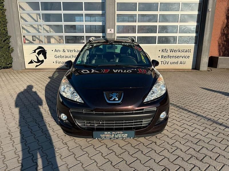 Gebraucht Peugeot 207 Premium 92 PS (67 kW) 2011 Schwarz Kombi