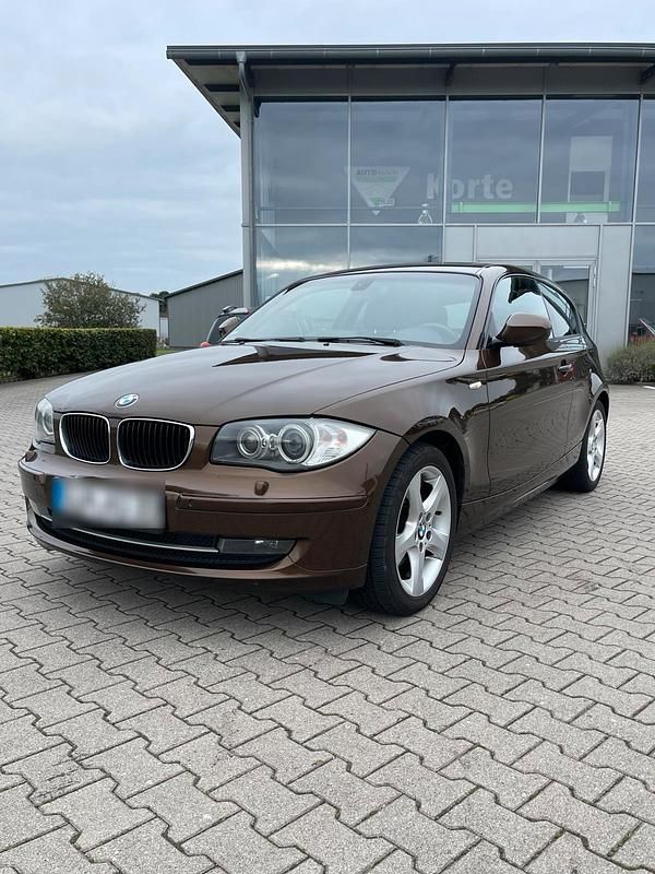 Andere farben Gebraucht 2009 BMW 120 Shadowline Kleinwagen | 7.150 € (Fairer Preis) - Bild 1/4