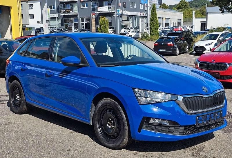 Blau Gebraucht 2022 Skoda Scala Ambition Kleinwagen | 15.500 € (Superpreis) - Bild 1/4
