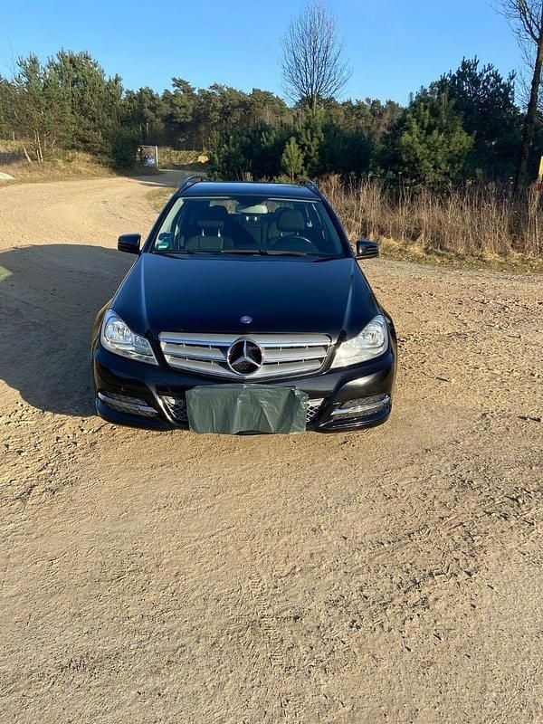 Gebraucht Mercedes C180 156 PS (114 kW) 2013 Schwarz Kombi