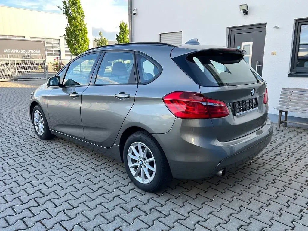 Gebraucht BMW 218 Active Tourer Basis 136 PS (100 kW) 2015 Silber Van / Kleinbus