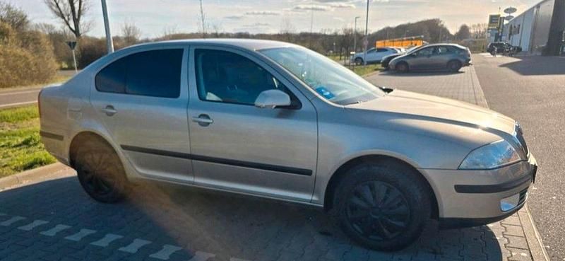 Gebraucht Skoda Octavia Ambiente 116 PS (85 kW) 2005 Gelb Limousine