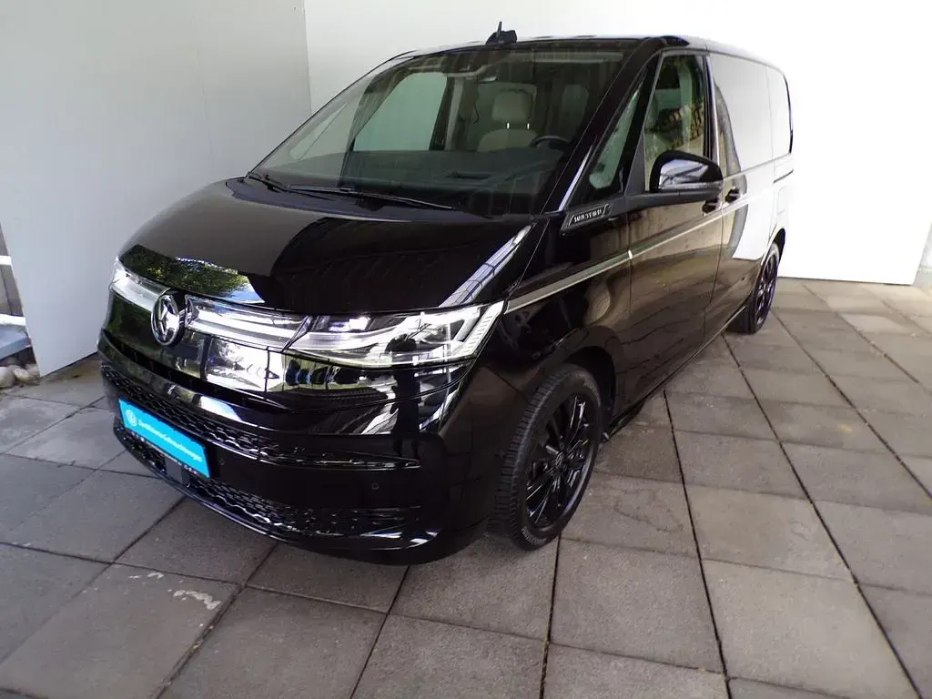 Gebraucht VW T7 Style 150 PS (110 kW) 2024 Deep black perleffekt Van