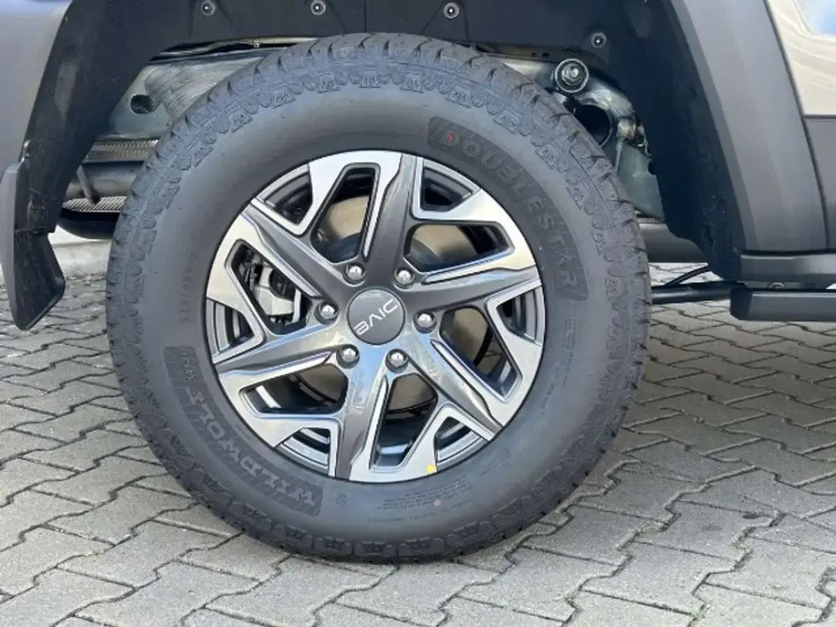 Neu Baic BJ40 162 PS (119 kW) 2026 Grau SUV