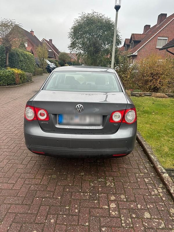 Silber Gebraucht 2007 VW Jetta Limousine | 2.499 € (Superpreis) - Bild 1/3