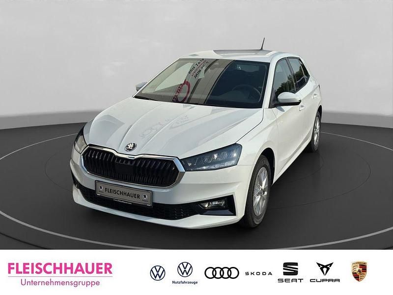 Moonweiss metallic Neu 2025 Skoda Fabia Essence Kleinwagen | 20.890 € (Superpreis) - Bild 1/4
