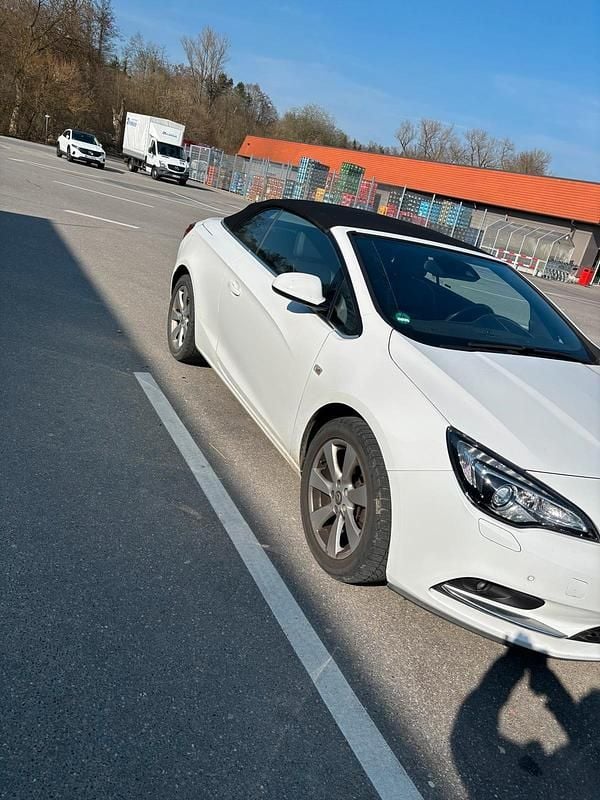 Second-hand Opel Cascada 140 CP (102 kW) 2017 Alb Cabrio