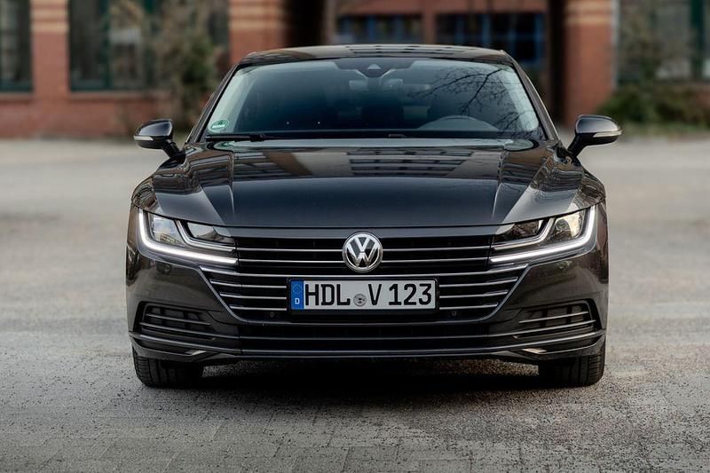 Gebraucht VW Arteon 150 PS (110 kW) 2018 Grau Kleinwagen