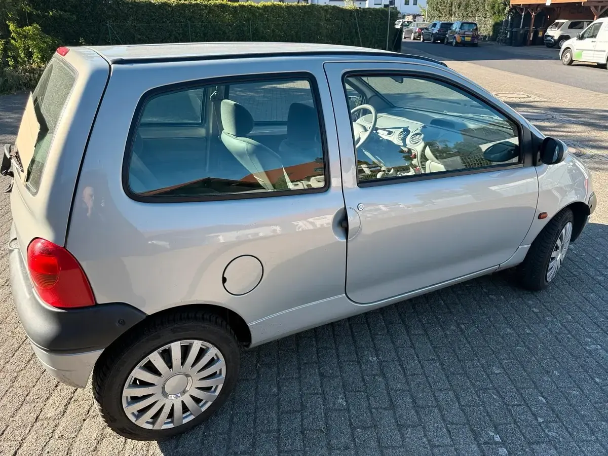 Second-hand Renault Twingo 43 CP (31 kW) 2001 Argintiu Hatchback