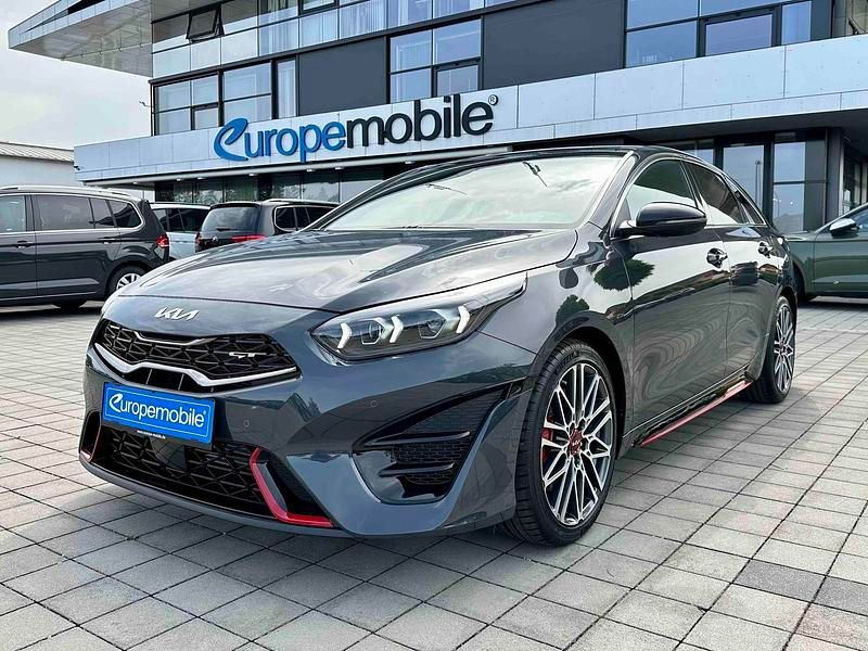 Gebraucht Kia ProCeed GT Comfort 204 PS (150 kW) 2024 Pentametal metallic/grau Kleinwagen